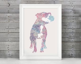 Puede incluir: Una pintura de acuarela de un perro Staffordshire Bull Terrier atrapando una pelota. El perro está representado en tonos de rosa, morado y azul.