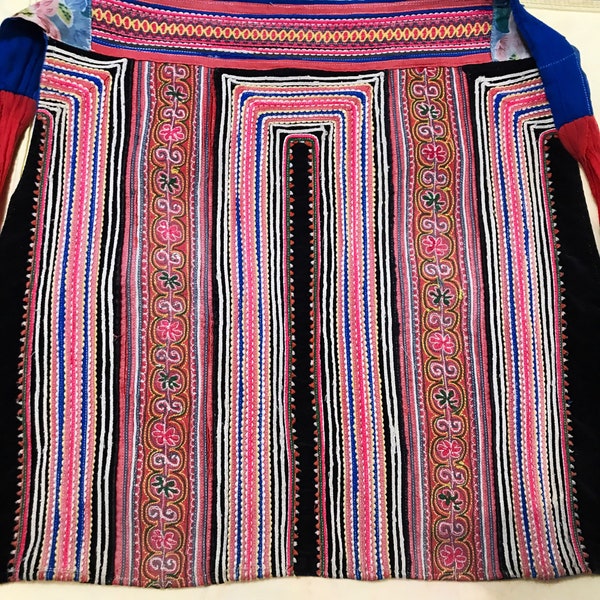 Vietnamese apron, ca. 1980, tribal embroidery, Hmong embroidery, vintage needlework, collectible textile, wearable art, vintage emboidery