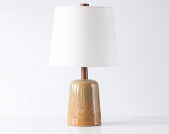 Gordon & Jane Martz / Marshall Studios Ceramic Pottery Table Lamp — Tan / Rust / Green Glaze with Incised Design