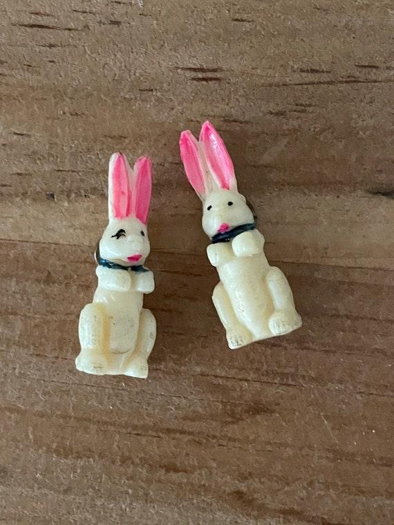 Tiny pink plastic bunny - Gem