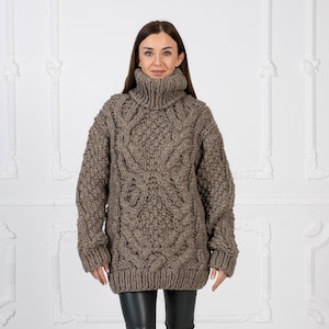 Suéter de lana cruda para mujer: jersey de ochos tejido a mano en lana natural con picor T970W