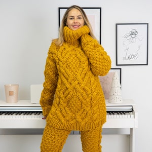 Cable knit cosy winter sweater in raw itchy yellow wool T1313