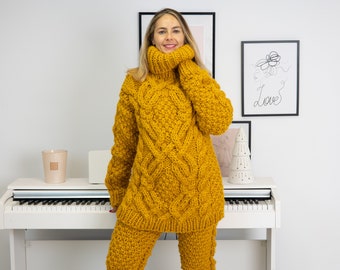 Cable knit cosy winter sweater in raw itchy yellow wool T1313