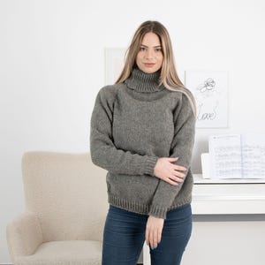 Pull en laine grise, tricoté à la main, 100 % laine brute, T1318