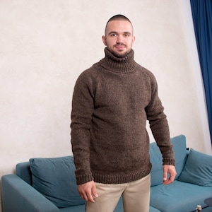 Brauner Itchy Wollpullover - Handgestrickter Pullover aus 100% Rohwolle T875M