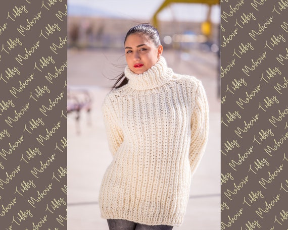 Chunky cream turtleneck sweater hotsell