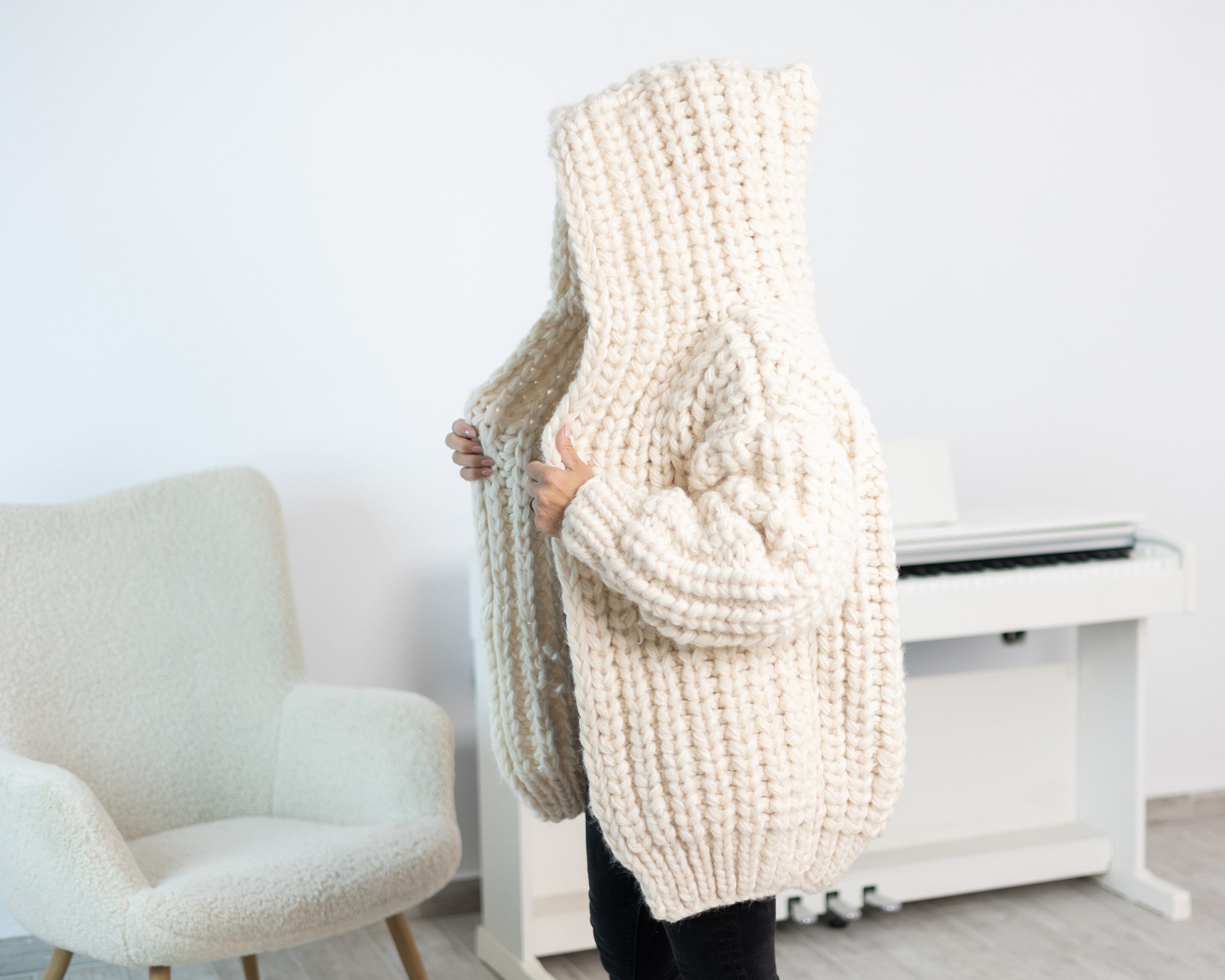 15 Strands Extra Chunky Cardigan Knitted in Soft Alpaca