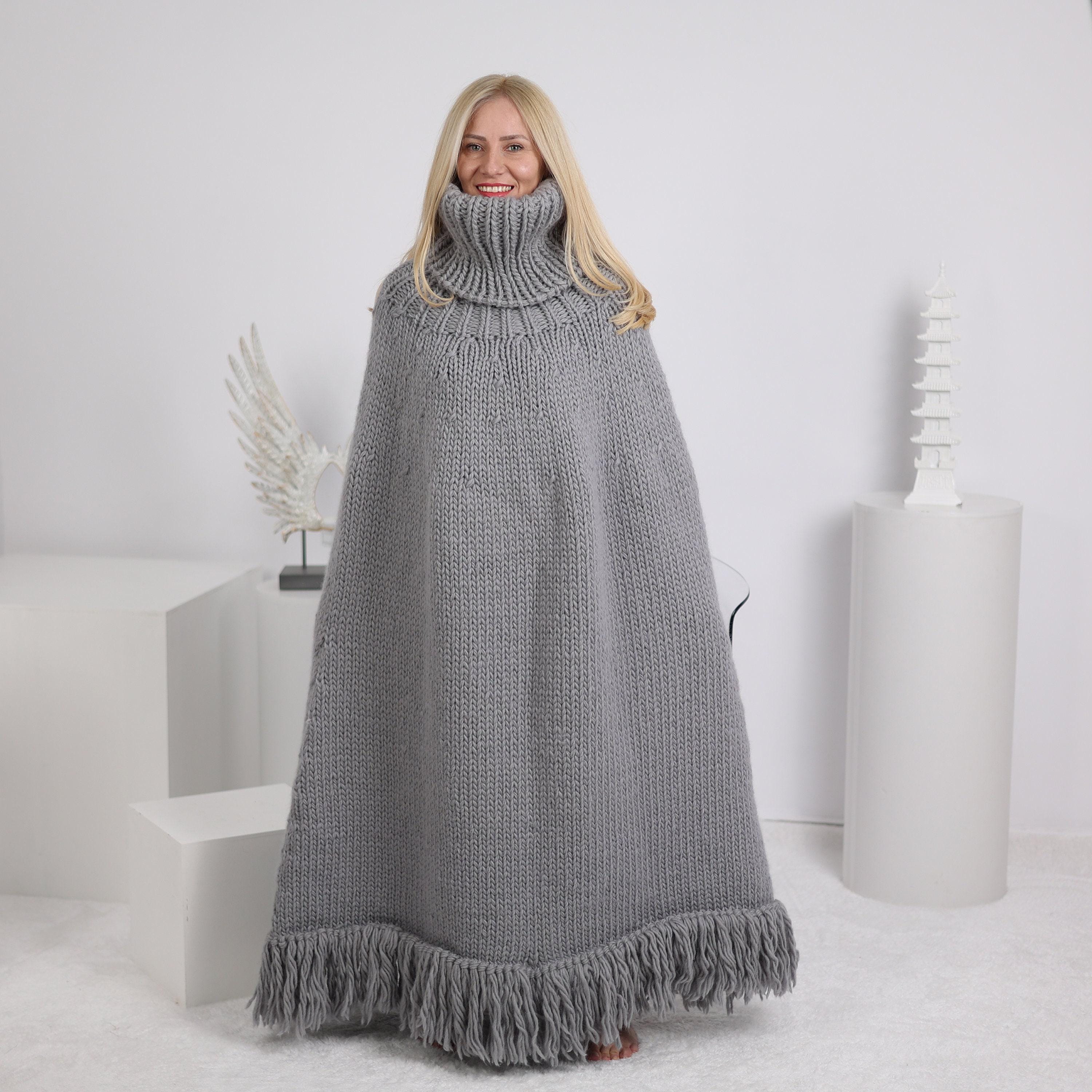Grey Wool Poncho – Hand Knitted Chunky Knit With 50 Cm Turtleneck