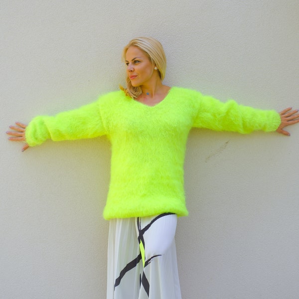 Neon Green  Mohair sweater ,Fluffy Mohair Sweater, Scratchy Yarn sweater T877