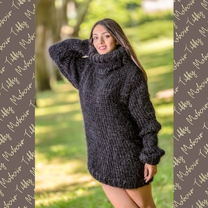 6 STRANDS Mega thick and fuzzy hand knitted mohair sweater, unisex handgestrickte pullover in black by Tiffy Mohair T331