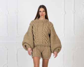 Kurzer Pullover mit Übergroßen Ärmeln, Pullover aus Öko-Wolle, Pullover mit Extra Weiten Ärmeln T962