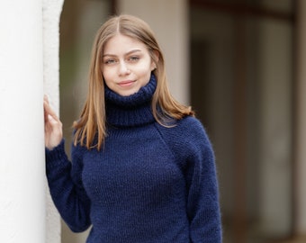 Pull à col roulé en mohair bleu marine, Pull d'hiver doux et sensuel avec col en T T1380