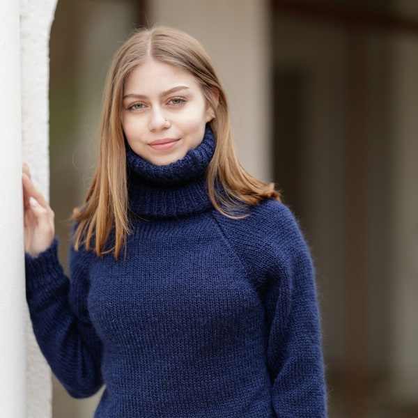 Pull à col roulé en mohair bleu marine, Pull d'hiver doux et sensuel avec col en T T1380