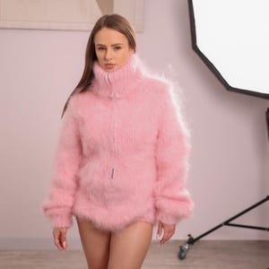 ピンクモヘアタートルネックボディスーツ（ジップ付き）、ふわふわヘアリーニットワンピースセーター T2104