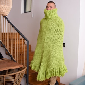 Extremely Comfortable Women&#39;s Wool Poncho in Green Color , Chunky knit body cover T812M
