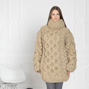 Suéter de lana beige gruesa de 5 hilos – Tejido a mano con punto trenzado grueso T630W
