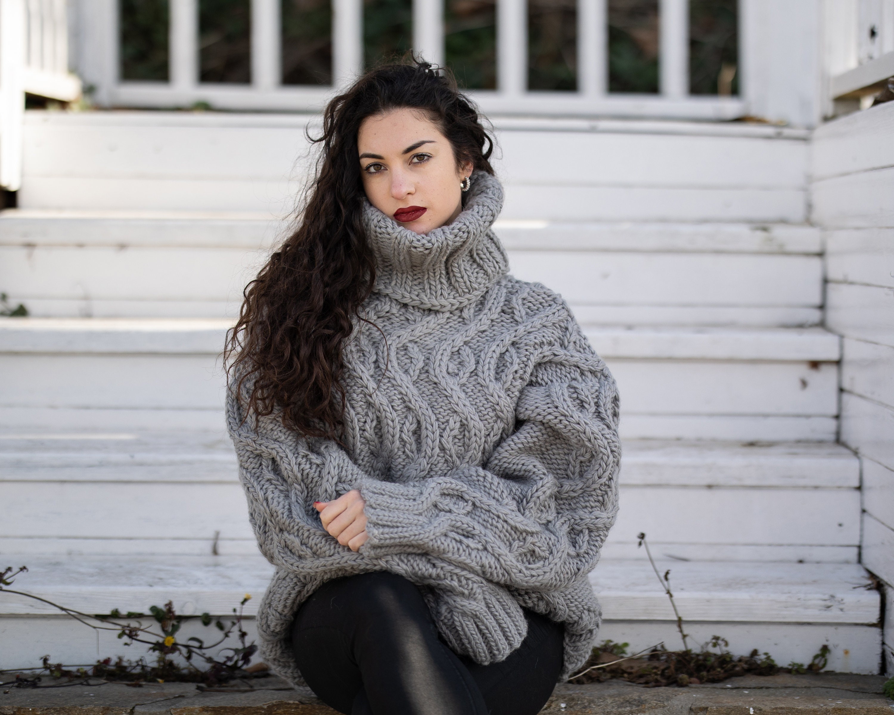 売れ筋商品|||サムス サムス ニット&セーター レディース アウター KEIKU TURTLENECK - Jumper - grey Hand Knitted Cables Turtleneck, Gray Women's Pullover, 100