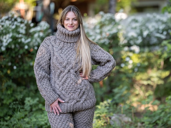 Cable Knit Wool Sweater – Hand-Knitted Cozy Winter Pullover in Raw Itchy Brown Wool T1197