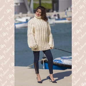 Hand Knit wool Sweater, Chunky woolen jumper T573