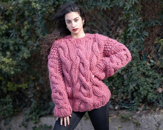 Oversized klassieke gebreide kabeltrui van katoen met ronde hals Oversized klassieke gebreide kabeltrui van katoen met ronde hals