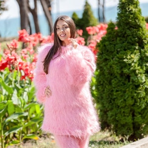 Thick and fuzzy hand knitted mohair sweater in pink T360