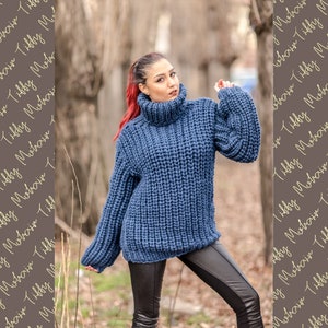 Pullover aus Wolle. Rollkragenpullover. Blauer Wollpullover. Handgemachter Pullover T426