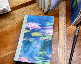 Cuaderno de tela hecho a mano con motivos de acuarela. Nenúfares de Claude Monet.