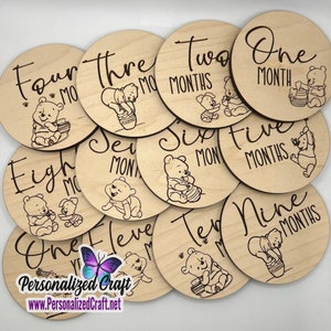 Winnie de Pooh gegraveerde mijlpaal ronde houten markering, genderneutrale geschenken, maandelijkse set lasergesneden dubbelzijdige foto's van het eerste jaar van de baby