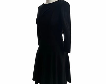 Robe noire courte / robe de cocktail noire / robe évasée noire / robe baby doll / robe gothique /