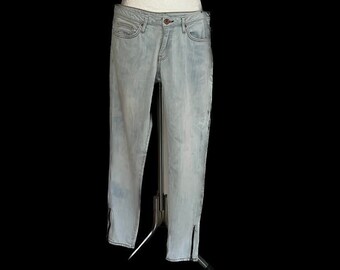 Distressed Stretch Jean / Distressed Light Blue Jean / Faded Denim