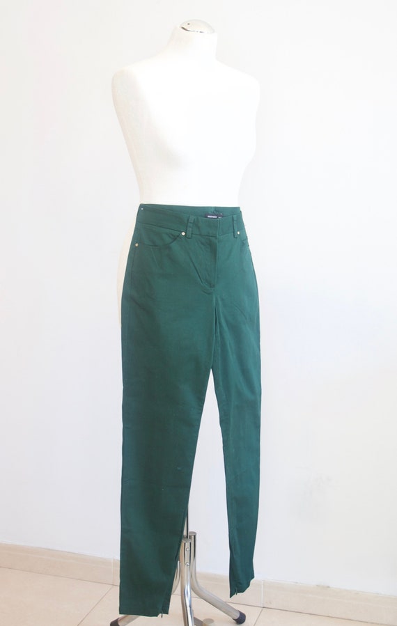 tight ankle trousers