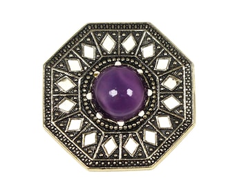 Broche antiguo escocés con forma de escudo, tono dorado con piedra púrpura, Escocia, octogonal, Outlander