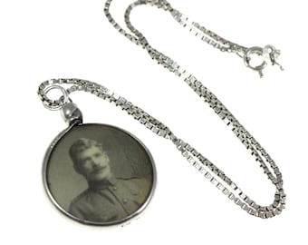 Antiguo colgante de medallón de plata esterlina eduardiano, con sello de Birmingham 1911, medallón redondo, vidrio, collar con marco de ventana, fotos originales