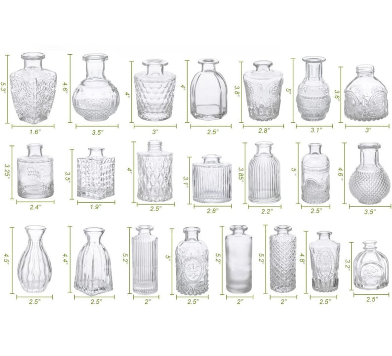 Peut inclure: Ensemble de 18 vases en verre transparent de formes et de tailles vari&eacute;es. Les vases ont une surface textur&eacute;e et mesurent de 5 &agrave; 13 cm de haut.