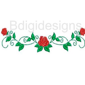 Op de afbeelding: Een rode rozentak met groene bladeren en krulletjes. De tak is symmetrisch en heeft drie rozen.