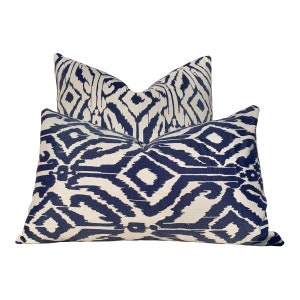 Sunbrella Outdoor Geometric Pillow Cover White, Ocean Blue. Lumbar Outdoor Pillow, Outdoor Cushion, Blue and White Pillow image 5