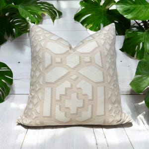 Schumacher Zanzibar Trellis Pillow in Blush. Designer Geometric Pillows, High End Pink Pillow Covers, Accent Throw Pillows, Euro Sham Cover