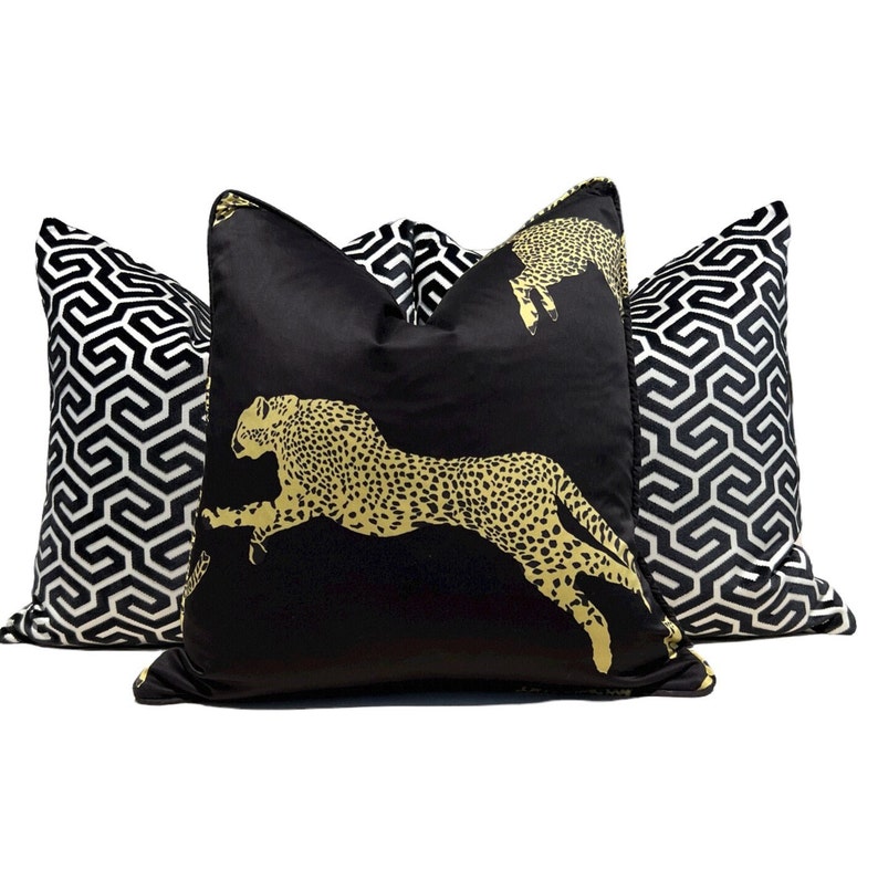 Scalamandre Leaping Cheetah in Black Magic. Designer High End Pillow Covers, Accent Animal Print Pillows, Lumbar Leopard Pillows Black Gold bild 4