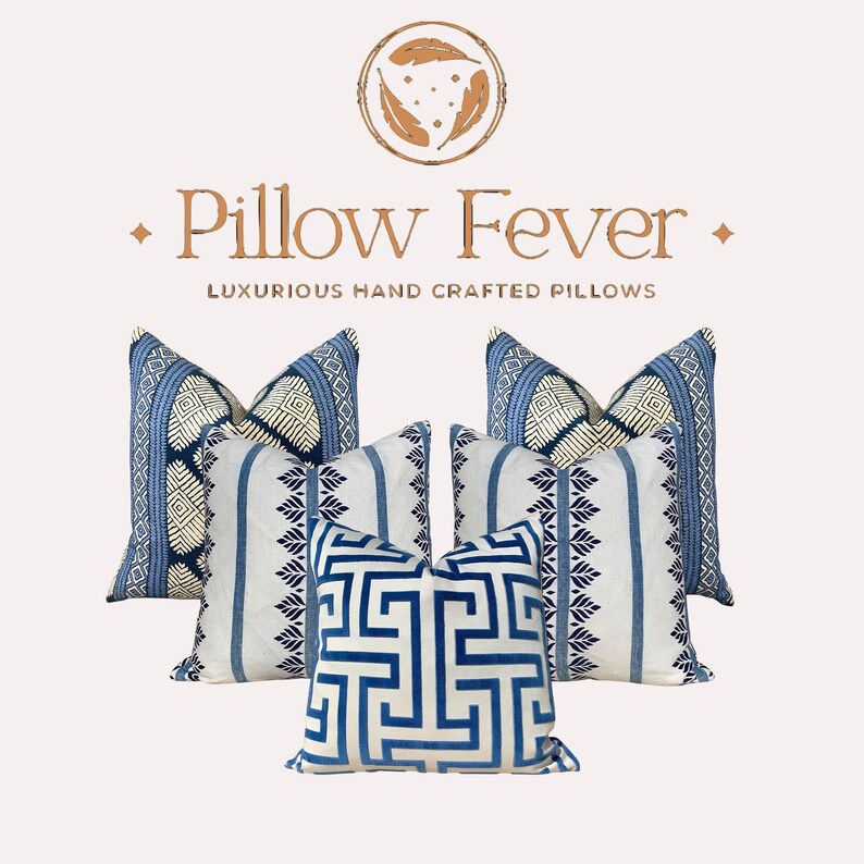 Almohada de rayas Thibaut Austin en azul. Funda de almohada geométrica de alta gama, fundas de almohada Euro Sham en azul, funda de almohada azul marino con detalles de diseño. imagen 2