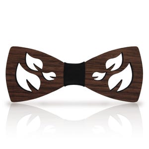 Leaf Wooden Bowtie - Walnut Leaf Bowtie - Forest-Themed Bowtie - Geeky Groom Accessory - Rustic Boutonniere - Dapper Woodland Bowtie