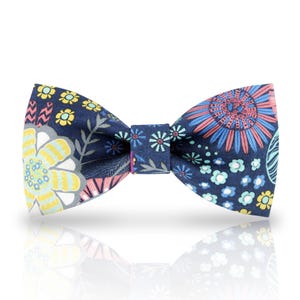 Daisy bowtie - Floral Bowtie -Spring Bowtie - Boho Floral Bowtie - Pastel Bowtie - Custom Bowtie - Wedding Bowtie - Gift for Him