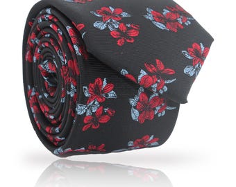 Cravatta nera ricamata con fiori rossi: accessorio per matrimonio dello sposo