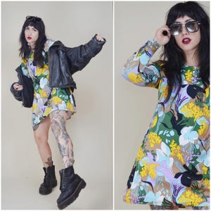 Petite robe courte mod florale des années 60 des années 60, nuisette vintage des années 60, robe courte à manches longues