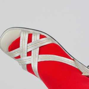 8 VINTAGE 60s Silver Heels 1960s Strappy Slingback Kitten Heels image 8