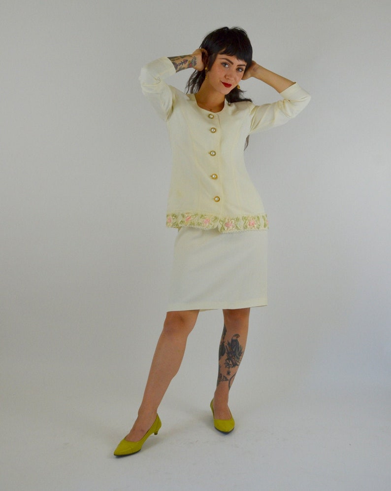 1980 White Floral Two Piece Suit 80s Skirt Suit 80s Bold Blazer Jacker Vintage Minimalist Fashion Small image 2