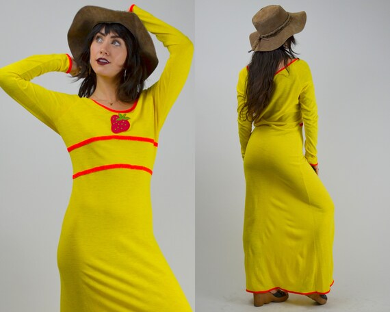 MEDIUM - LARGE 1960s Strawberry Dress Vintage Hipp