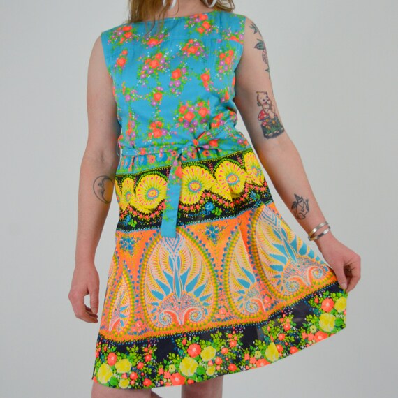 1960s Cotton Bold Print Dress - Small / Medium - image 6