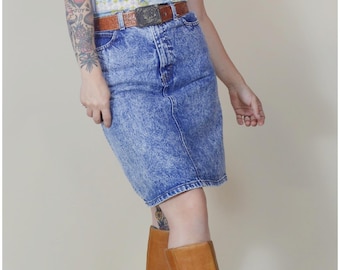 1980s Medium Denim Mini Skirt - Vintage 28 Waist Acid Wash Fitted Skirt