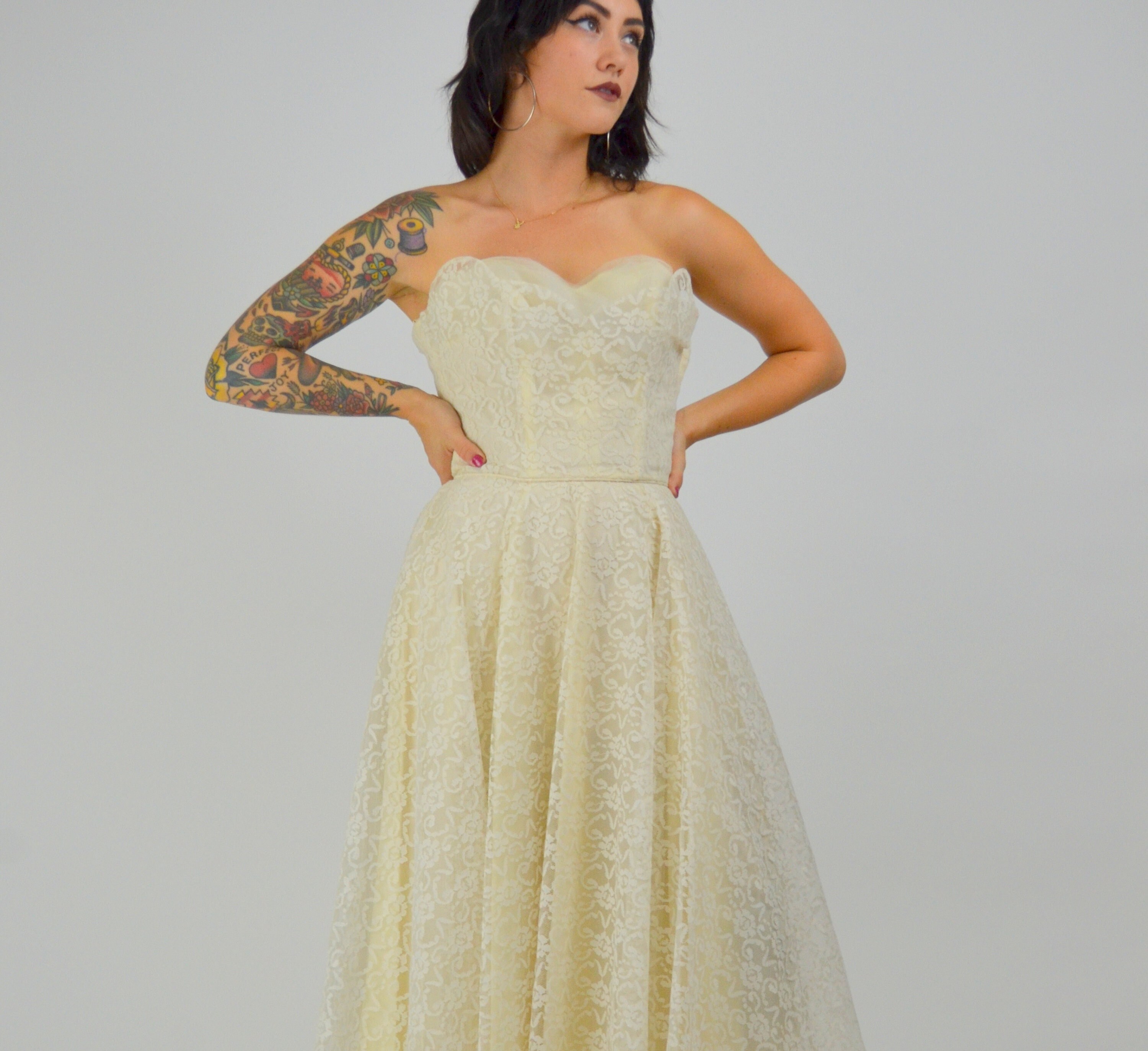 XS 1950s Lace Wedding Dress: Strapless Crumb Catcher Tea Length
