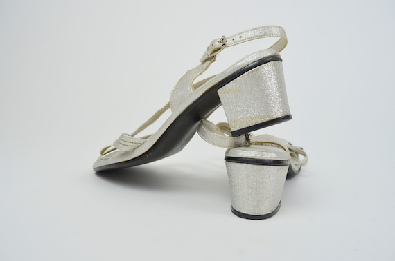 8 VINTAGE 60s Silver Heels 1960s Strappy Slingbac… - image 5